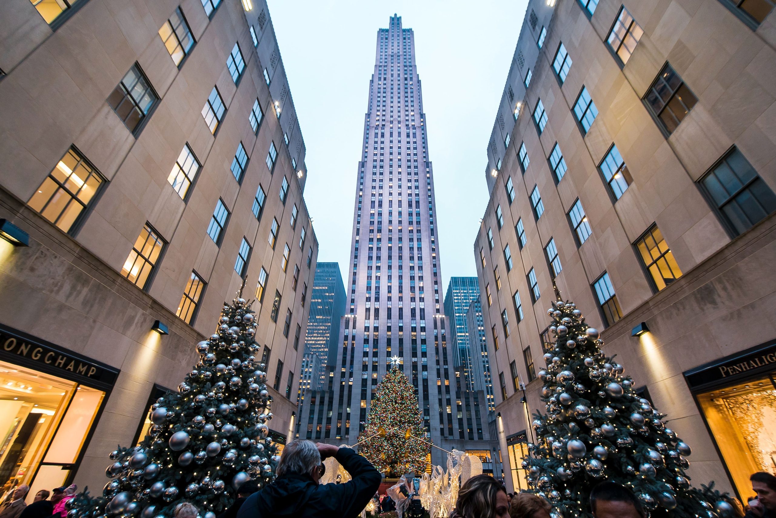 Holiday Cheer on a Budget: 5 Best Christmas Locations